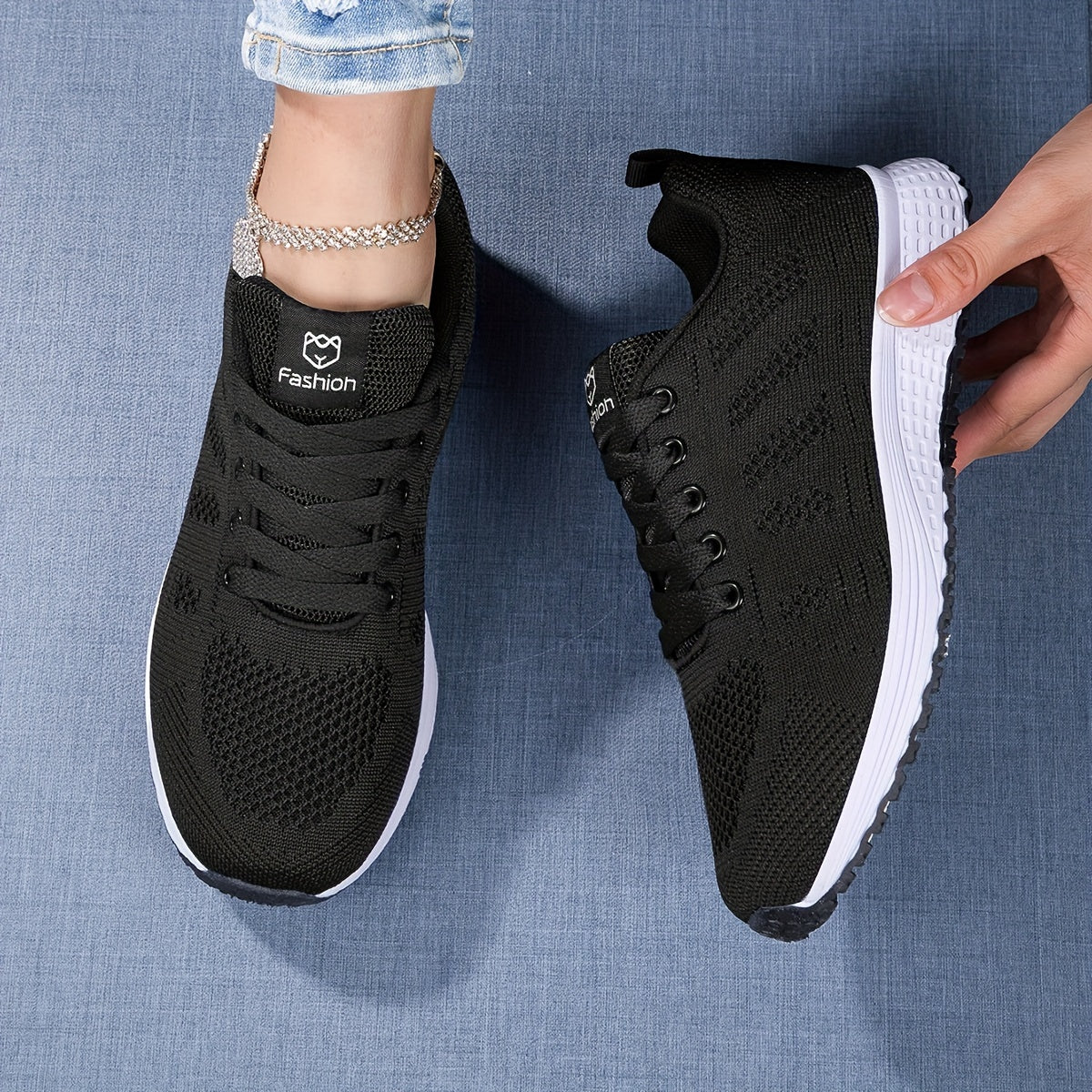 Damen Sneaker | geschlossene Silhouette mit definierter Laufsohle