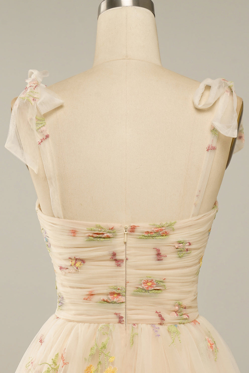 Damen Kleid | Trägerdesign mit ausgestelltem Mehrlagenrock