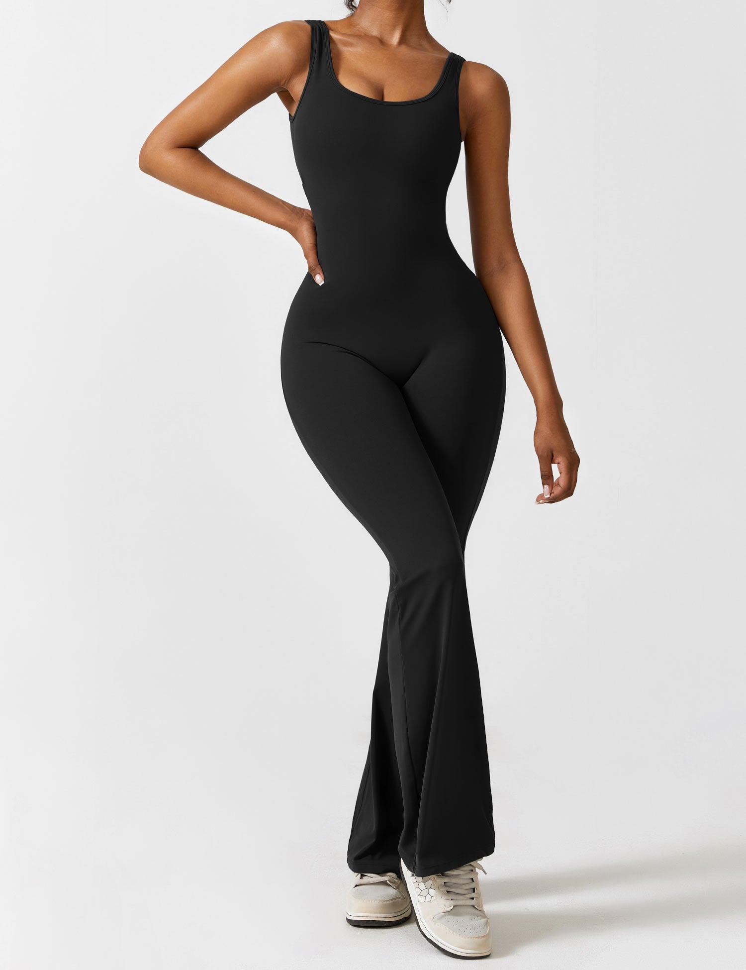 Jumpsuit Damen | Rückenausschnitt mit ausgestelltem Bein