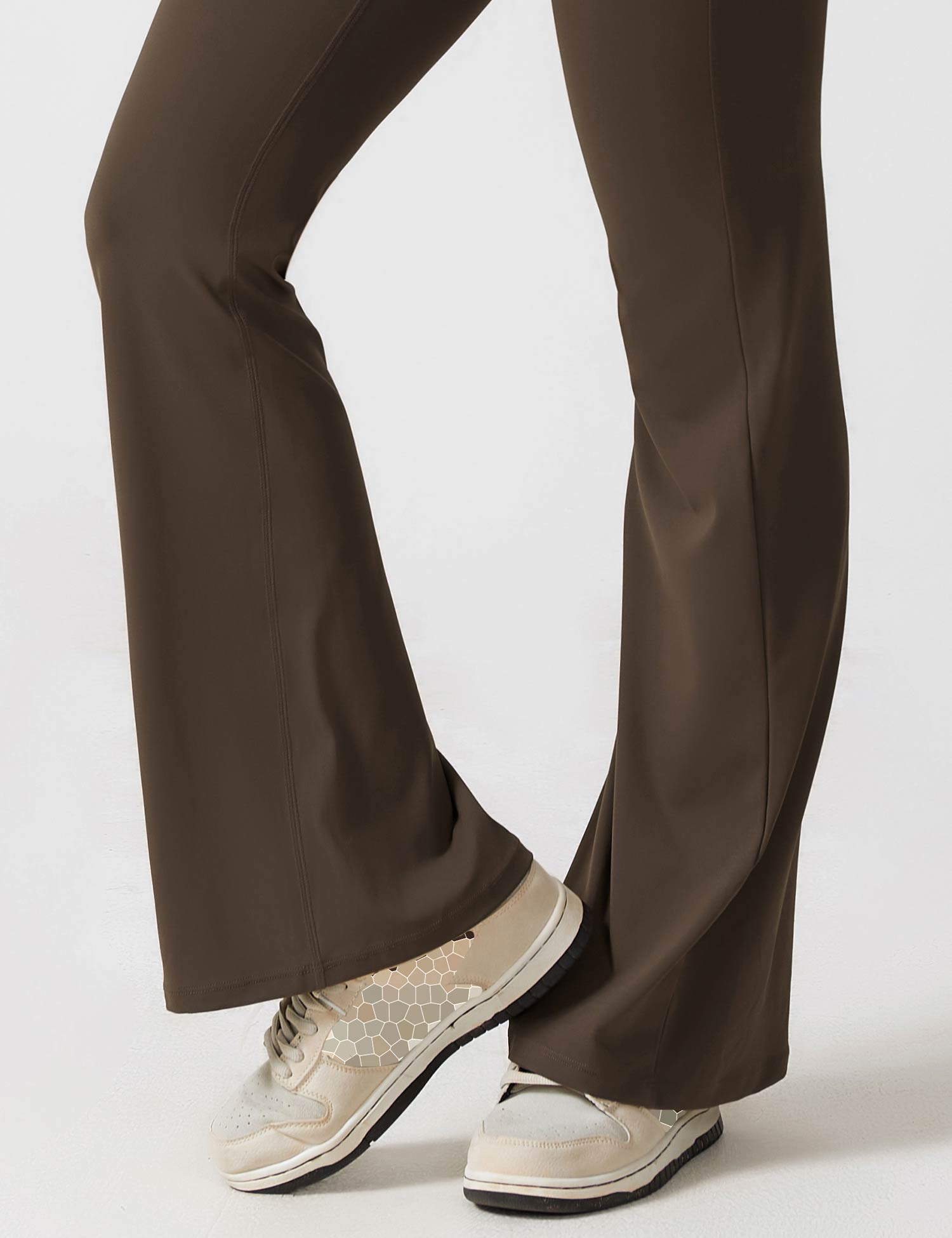 Jumpsuit Damen | Rückenausschnitt mit ausgestelltem Bein