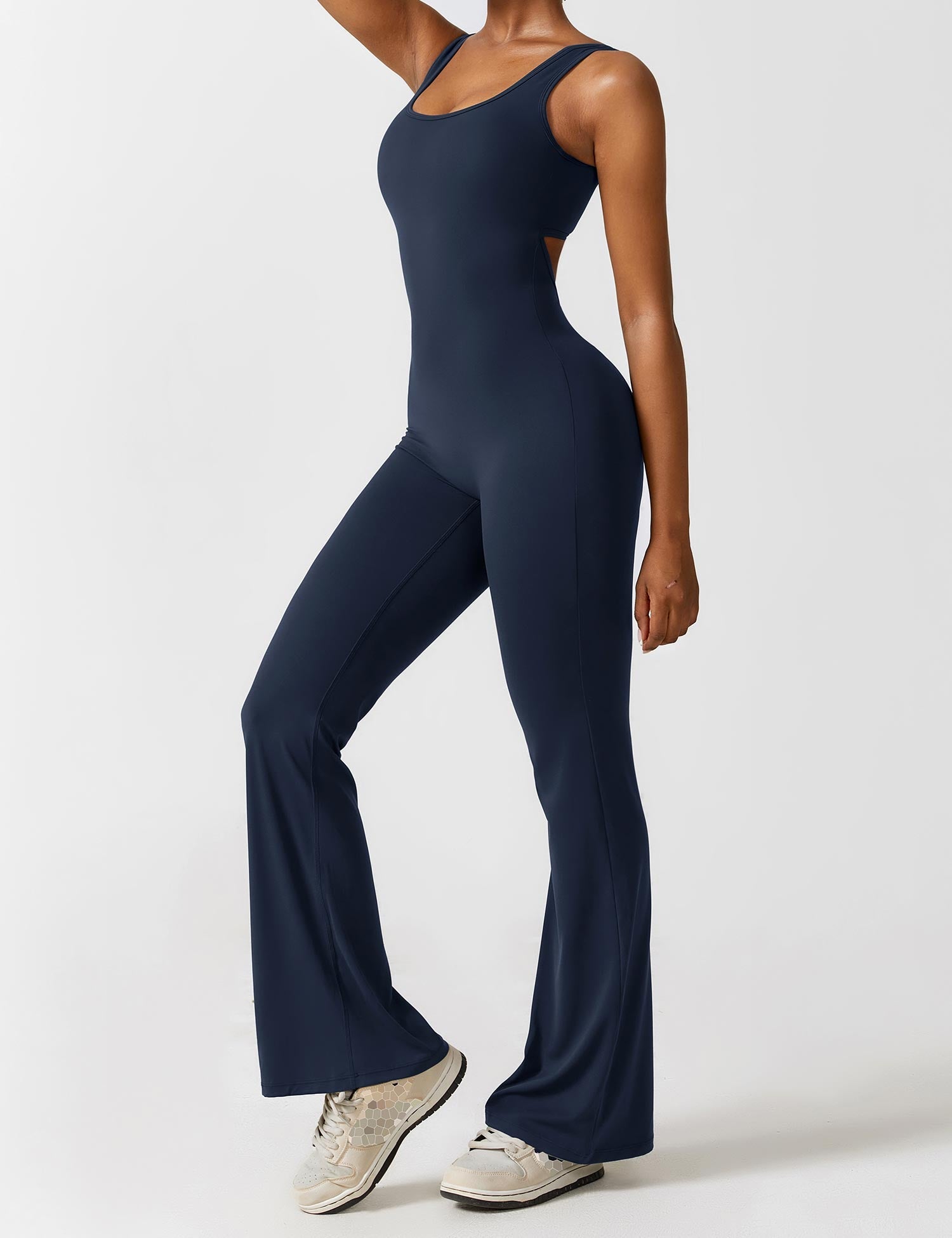 Jumpsuit Damen | Rückenausschnitt mit ausgestelltem Bein