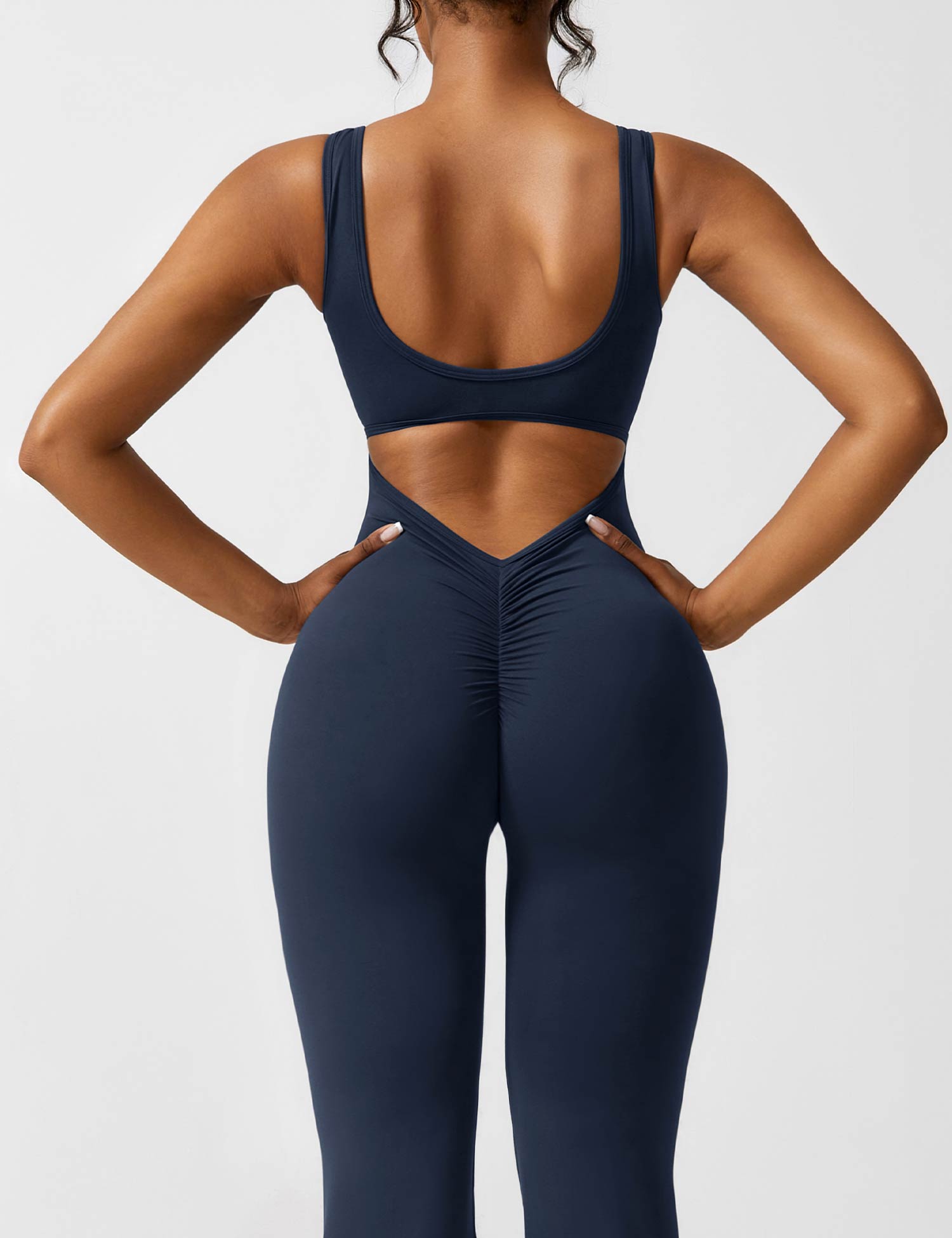 Jumpsuit Damen | Rückenausschnitt mit ausgestelltem Bein
