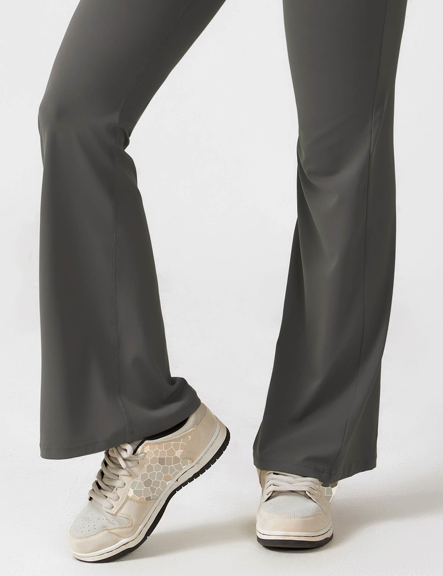 Jumpsuit Damen | Rückenausschnitt mit ausgestelltem Bein