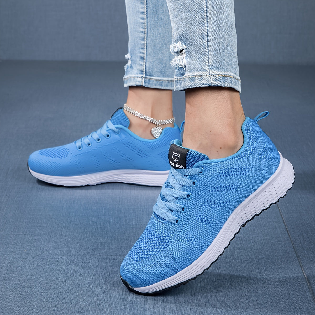 Damen Sneaker | geschlossene Silhouette mit definierter Laufsohle