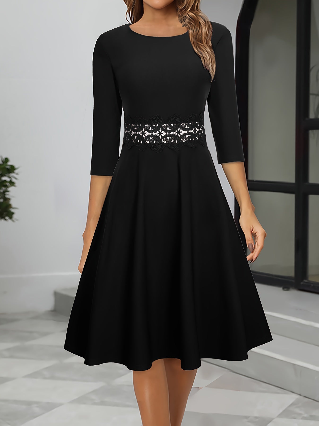 Damen Kleid | mittellange Silhouette mit ruhigem Aufbau