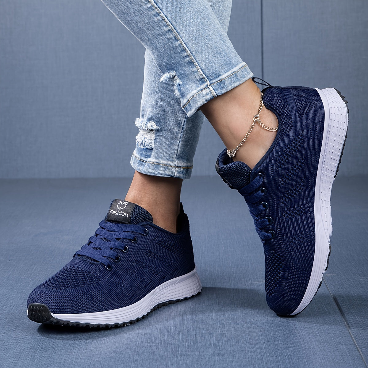 Damen Sneaker | geschlossene Silhouette mit definierter Laufsohle