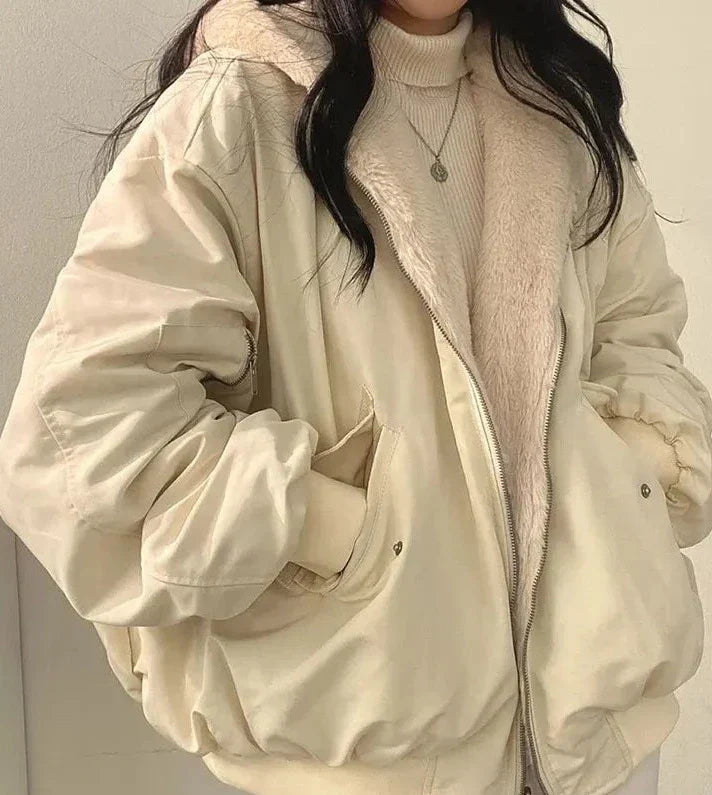 Damen Jacke | Langer Schnitt mit Kapuzenanbindung und Frontöffnung