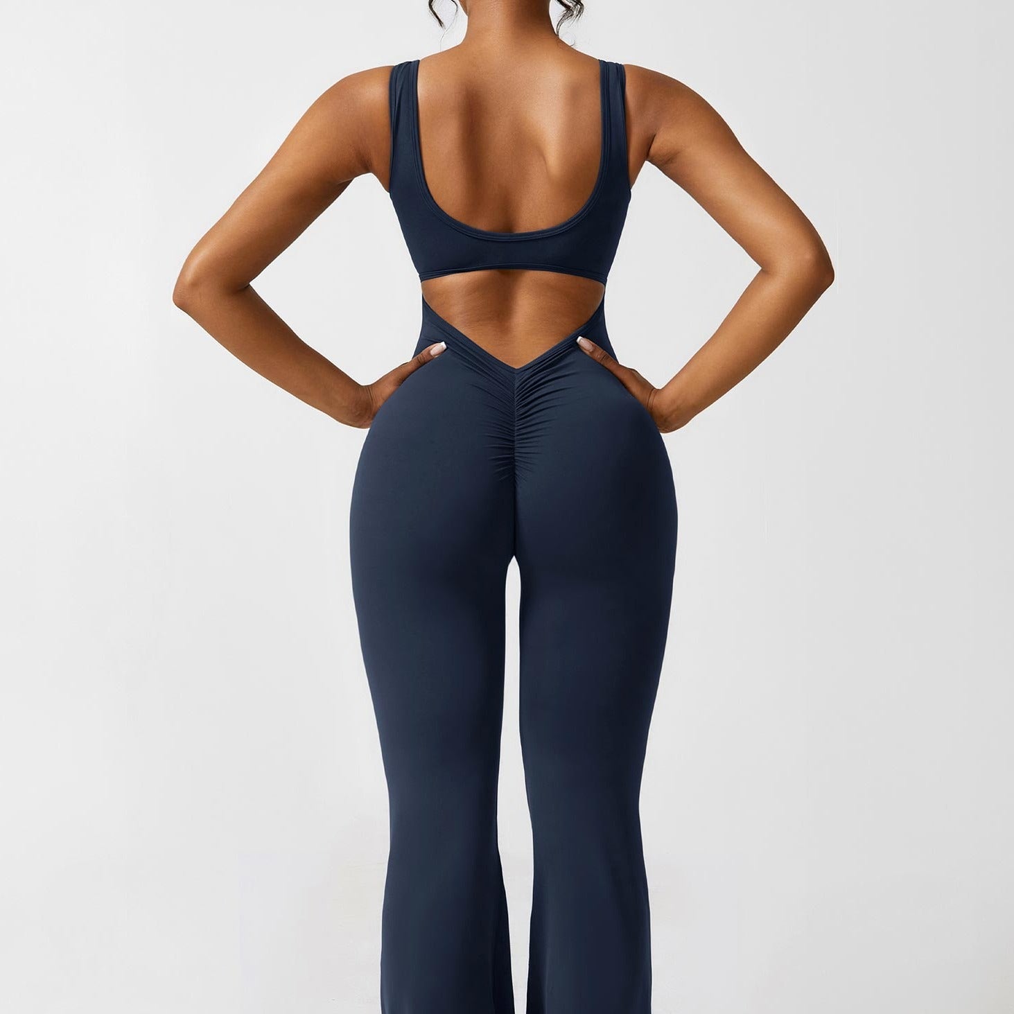 Jumpsuit Damen | Rückenausschnitt mit ausgestelltem Bein
